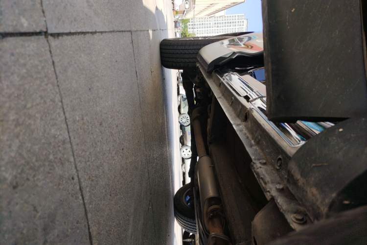 Used Wey VV5 2020 1.5T Two-Wheel Drive Color Pioneer Right Side Sill