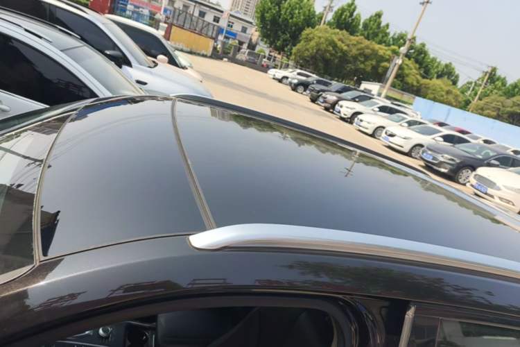Used Wey VV5 2020 1.5T Two-Wheel Drive Color Pioneer Roof