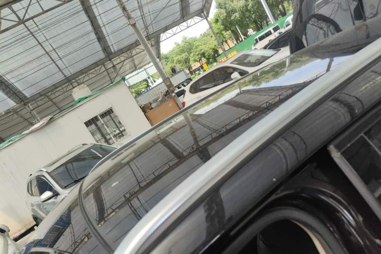Used Wey VV5 2020 1.5T Two-Wheel Drive Color Pioneer Roof