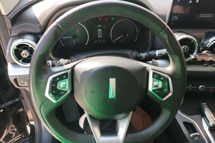 Used Wey VV5 2020 1.5T Two-Wheel Drive Color Pioneer Steering Wheel