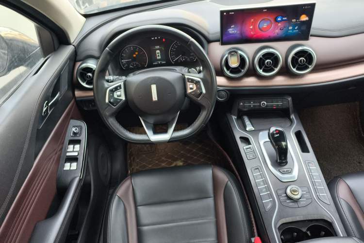 Used Wey VV5 2020 1.5T Two-Wheel Drive Color Pioneer Steering Wheel