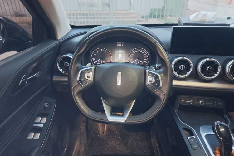 Used Wey VV5 2020 1.5T Two-Wheel Drive Color Pioneer Steering Wheel