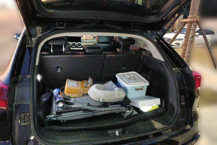 Used Wey VV5 2020 1.5T Two-Wheel Drive Color Pioneer Trunk