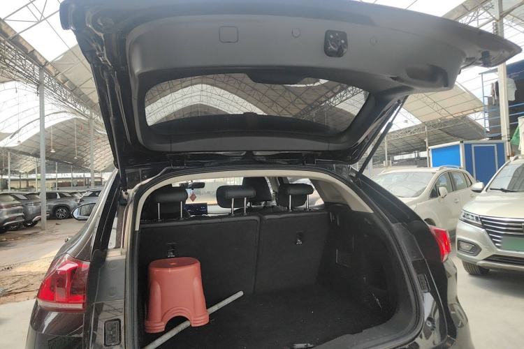 Used Wey VV5 2020 1.5T Two-Wheel Drive Color Pioneer Trunk