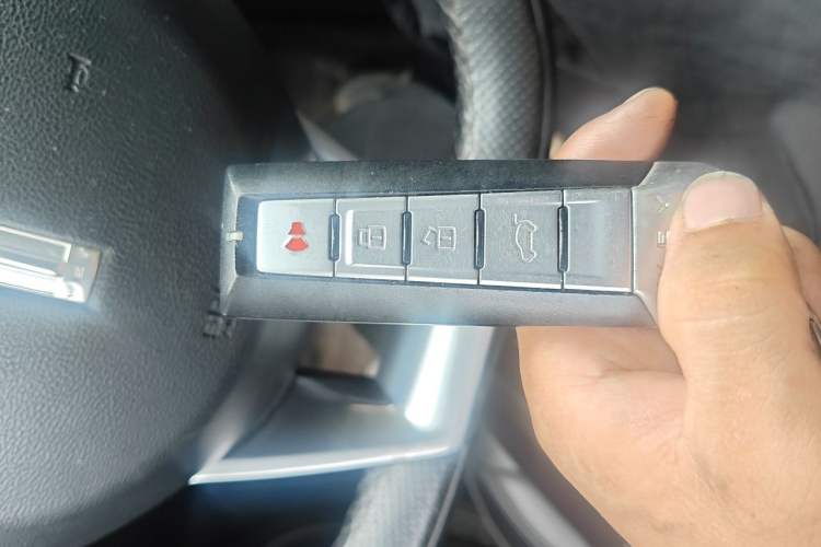 Used Wey VV5 2020 1.5T Two-Wheel Drive Color Pioneer Vehicle Key