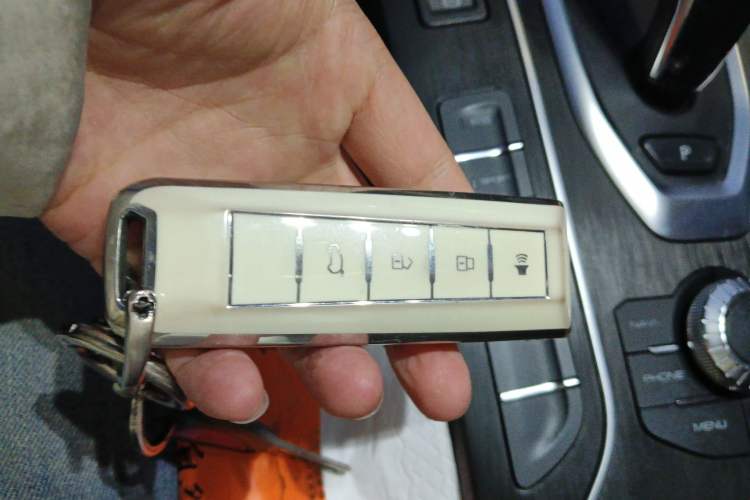 Used Wey VV5 2020 1.5T Two-Wheel Drive Color Pioneer Vehicle Key