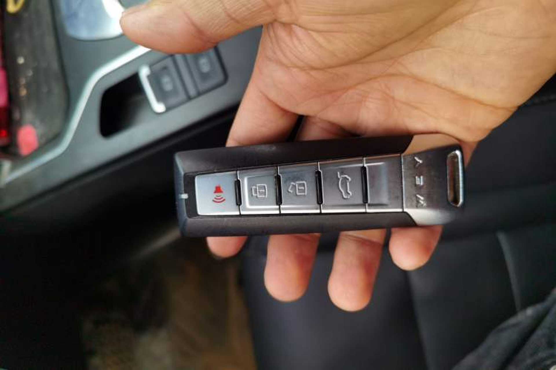 Used Wey VV5 2020 1.5T Two-Wheel Drive Color Pioneer Vehicle Key