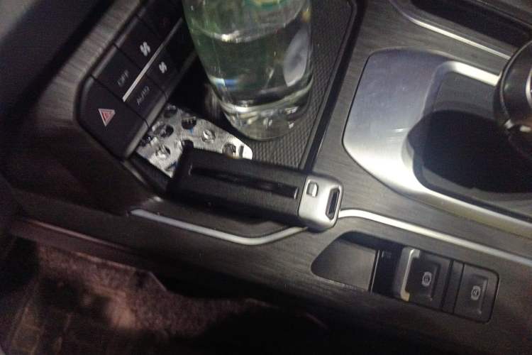 Used Wey VV5 2020 1.5T Two-Wheel Drive Color Pioneer Vehicle Key