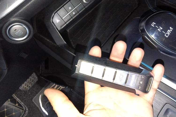 Used Wey VV5 2020 1.5T Two-Wheel Drive Color Pioneer Vehicle Key