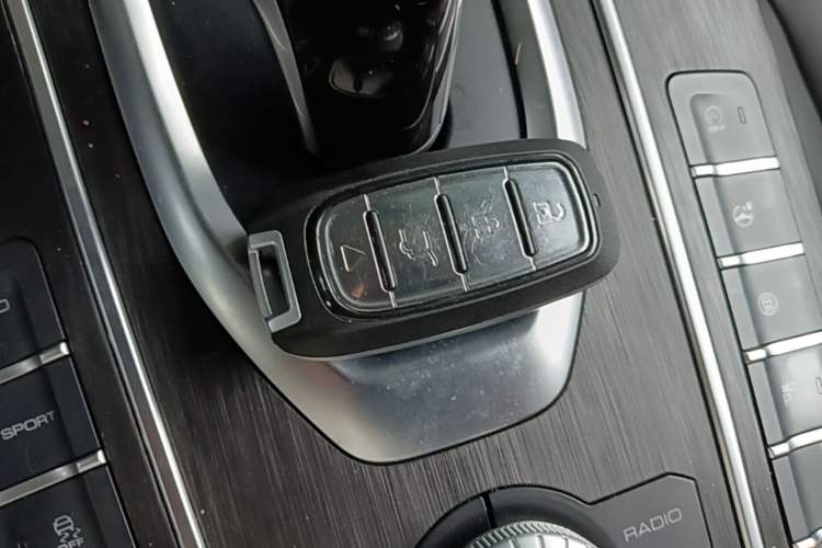 Used Wey VV5 2020 1.5T Two-Wheel Drive Color Pioneer Vehicle Key