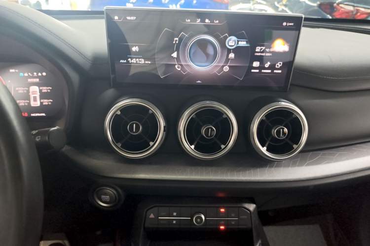 Used Wey VV5 2020 1.5T Two-Wheel Drive Smart Pioneer Audio And AC Panel