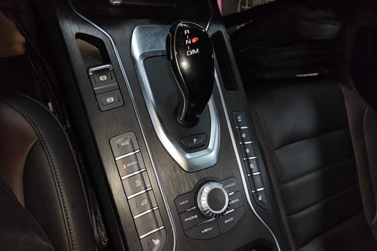 Used Wey VV5 2020 1.5T Two-Wheel Drive Smart Pioneer Gear Lever