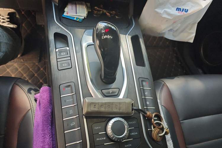 Used Wey VV5 2020 1.5T Two-Wheel Drive Smart Pioneer Gear Lever
