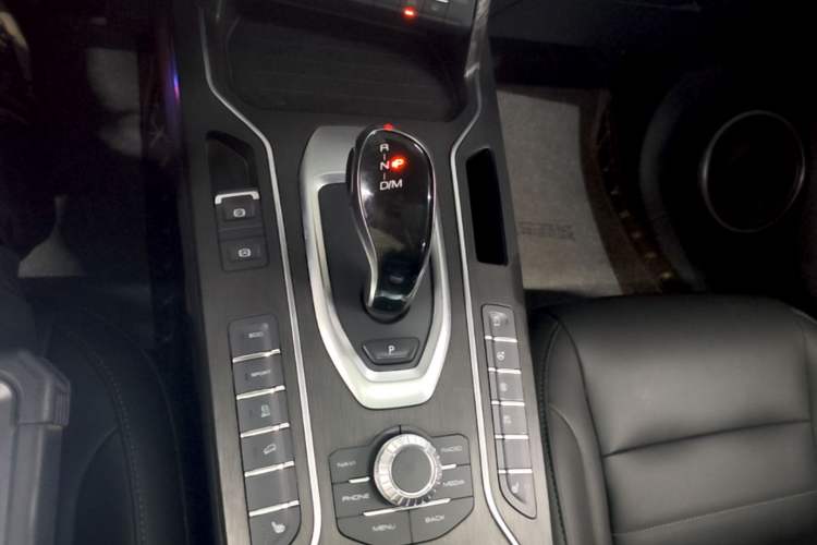 Used Wey VV5 2020 1.5T Two-Wheel Drive Smart Pioneer Gear Lever