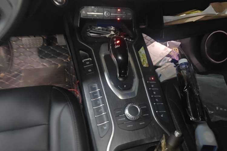 Used Wey VV5 2020 1.5T Two-Wheel Drive Smart Pioneer Gear Lever