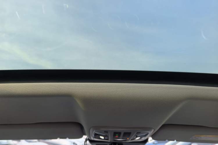 Used Wey VV5 2020 1.5T Two-Wheel Drive Smart Pioneer Headliner