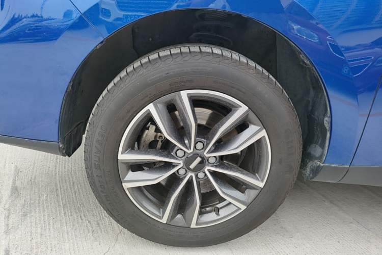 Used Wey VV5 2020 1.5T Two-Wheel Drive Color Pioneer Left Front Wheel Hub