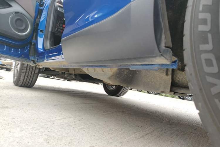 Used Wey VV5 2020 1.5T Two-Wheel Drive Color Pioneer Left Side Sill