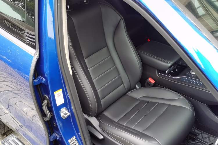 Used Wey VV5 2020 1.5T Two-Wheel Drive Color Pioneer Right Front Seat