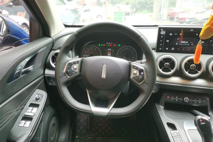 Used Wey VV5 2020 1.5T Two-Wheel Drive Color Pioneer Steering Wheel