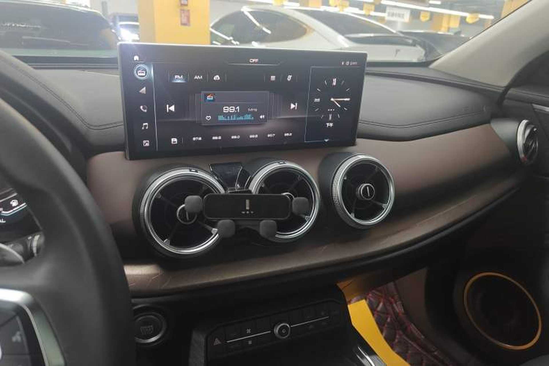 Used Wey VV5 2020 1.5T Two-Wheel Drive Smart Pioneer Audio And AC Panel