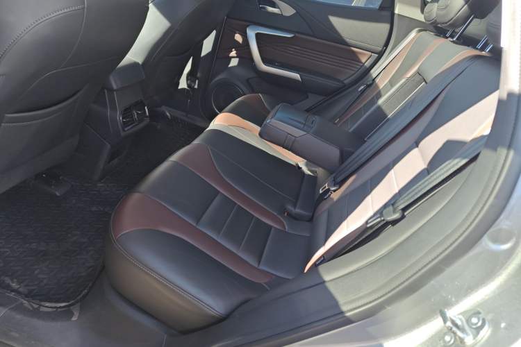 Used Wey VV5 2020 1.5T Two-Wheel Drive Smart Pioneer Left Rear Seat