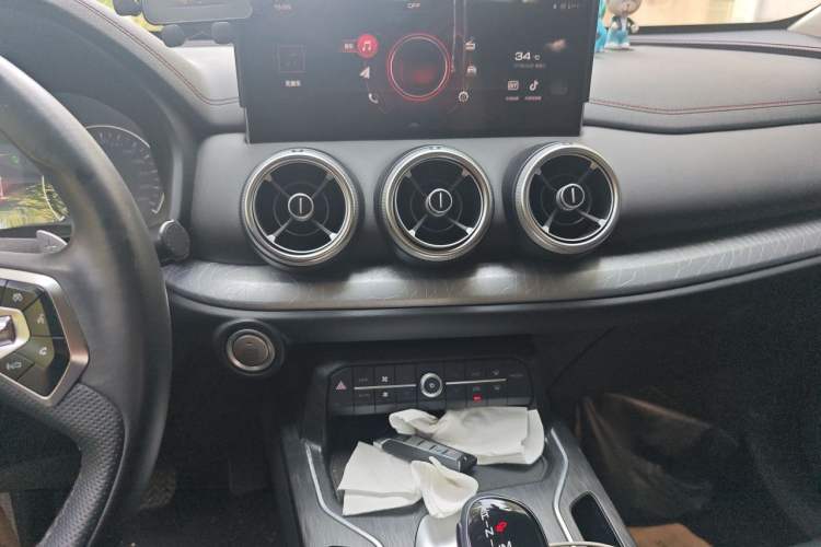 Used Wey VV5 2020 1.5T Two-Wheel Drive Color Pioneer Audio And AC Panel
