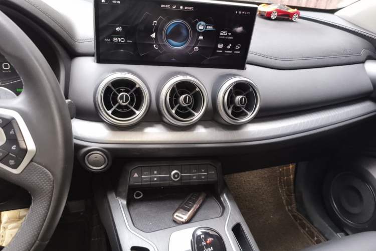 Used Wey VV5 2020 1.5T Two-Wheel Drive Smart Pioneer Audio And AC Panel