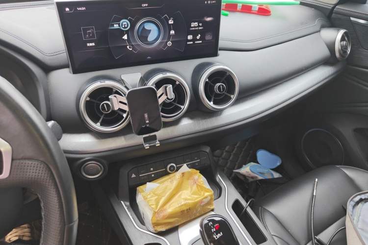 Used Wey VV5 2020 1.5T Two-Wheel Drive Smart Pioneer Audio And AC Panel