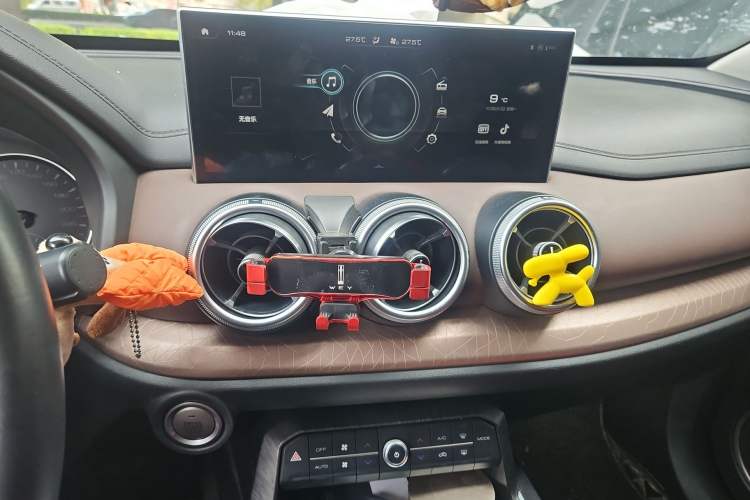 Used Wey VV5 2020 1.5T Two-Wheel Drive Color Pioneer Audio And AC Panel
