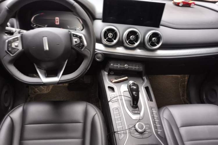 Used Wey VV5 2020 1.5T Two-Wheel Drive Smart Pioneer Center Console