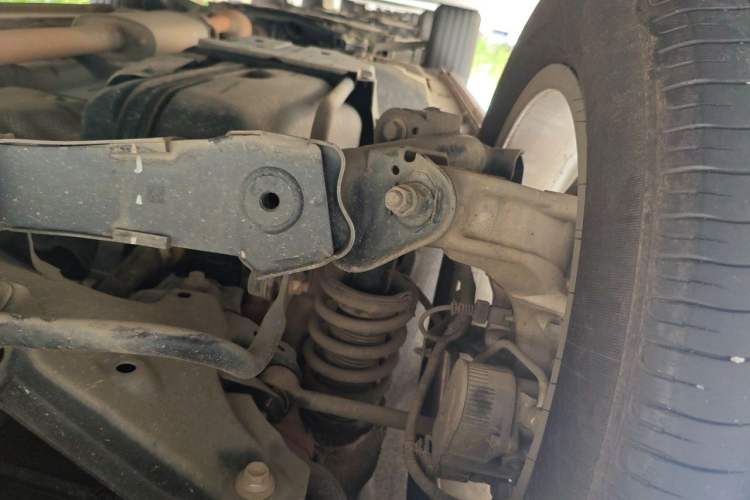 Used Wey VV5 2020 1.5T Two-Wheel Drive Color Pioneer Chassis Rear Left