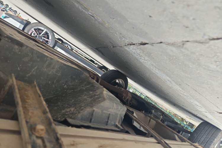 Used Wey VV5 2020 1.5T Two-Wheel Drive Color Pioneer Chassis Rear Left