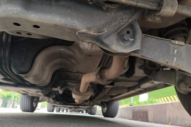 Used Wey VV5 2020 1.5T Two-Wheel Drive Color Pioneer Chassis Rear