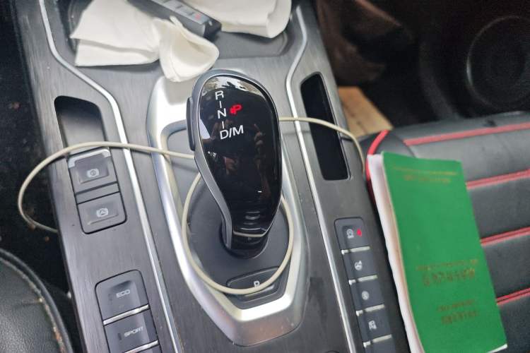 Used Wey VV5 2020 1.5T Two-Wheel Drive Color Pioneer Gear Lever