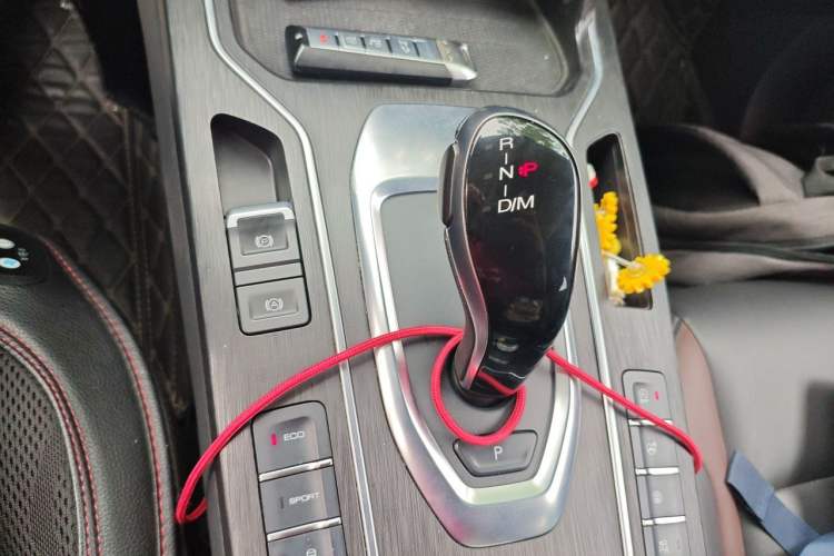 Used Wey VV5 2020 1.5T Two-Wheel Drive Color Pioneer Gear Lever