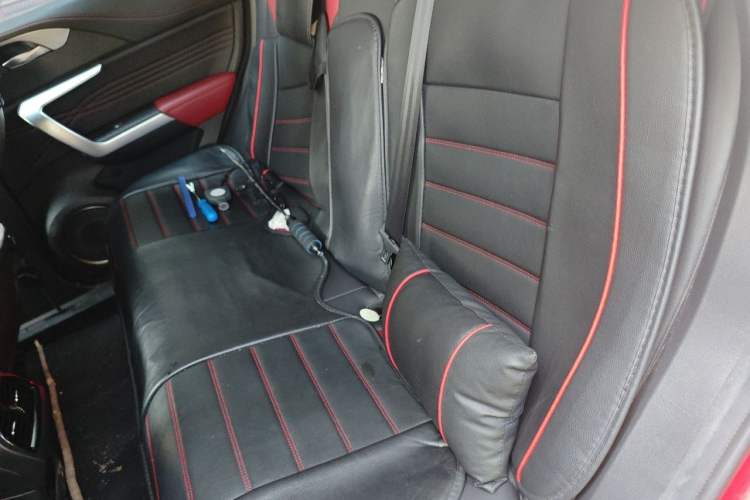 Used Wey VV5 2020 1.5T Two-Wheel Drive Color Pioneer Left Rear Seat