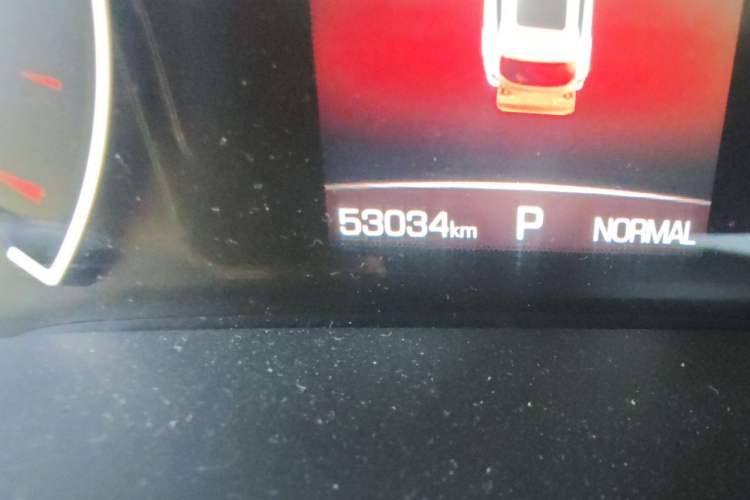 Used Wey VV5 2020 1.5T Two-Wheel Drive Color Pioneer Odometer Close Up