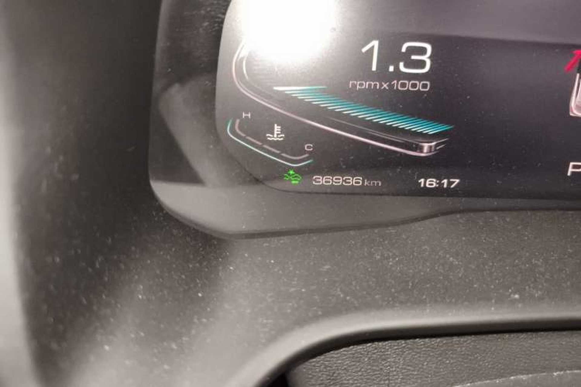 Used Wey VV5 2020 1.5T Two-Wheel Drive Smart Pioneer Odometer Close Up