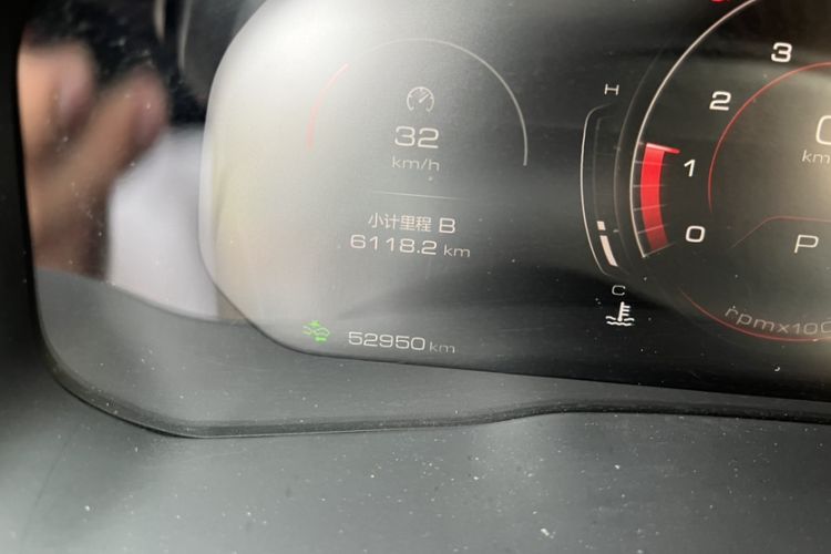 Used Wey VV5 2020 1.5T Two-Wheel Drive Smart Pioneer Odometer Close Up