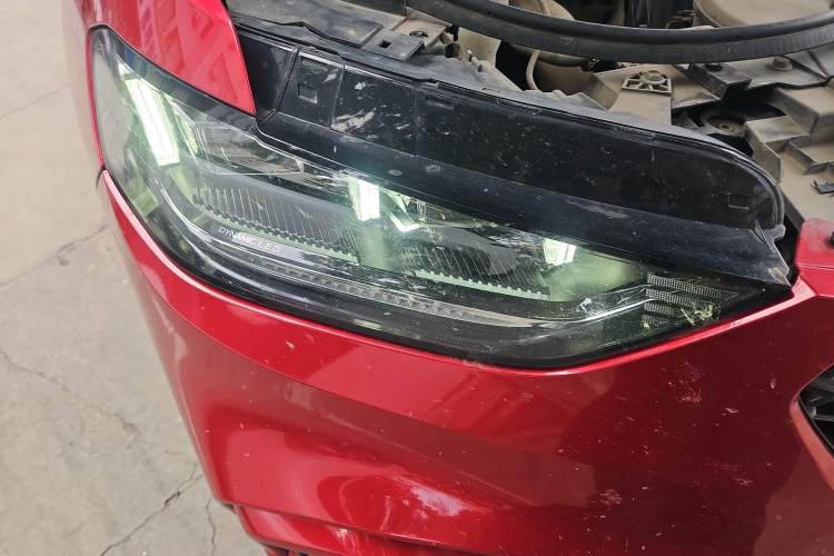 Used Wey VV5 2020 1.5T Two-Wheel Drive Color Pioneer Right Front Headlight