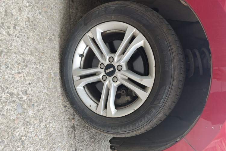 Used Wey VV5 2020 1.5T Two-Wheel Drive Color Pioneer Right Front Wheel Hub