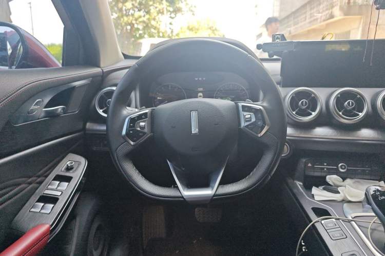 Used Wey VV5 2020 1.5T Two-Wheel Drive Color Pioneer Steering Wheel