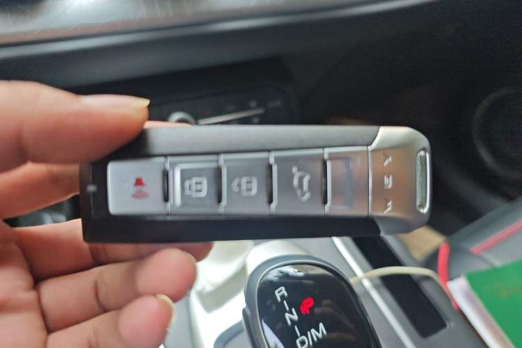 Used Wey VV5 2020 1.5T Two-Wheel Drive Color Pioneer Vehicle Key