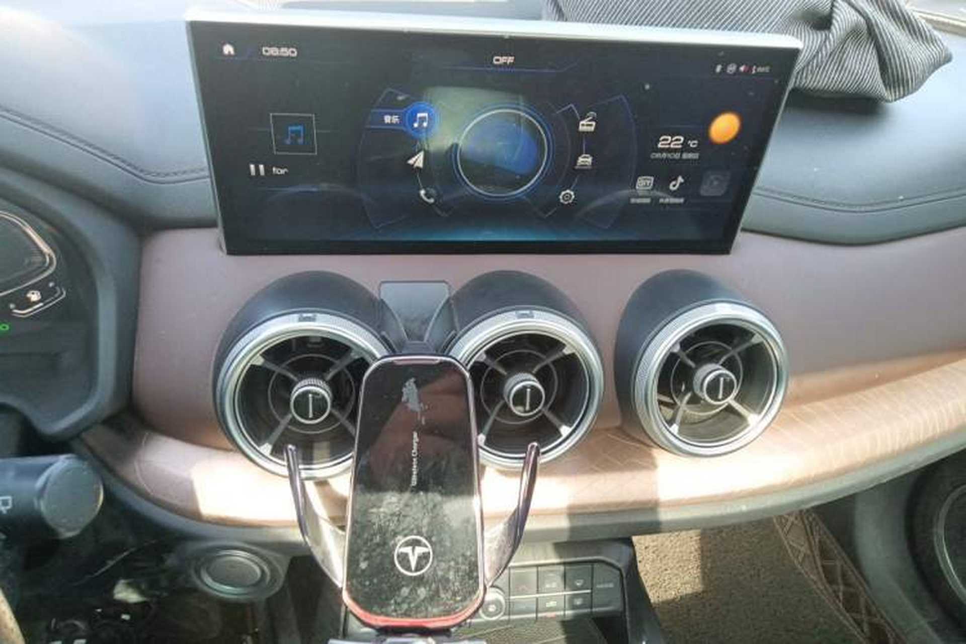 Used Wey VV5 2020 1.5T Two-Wheel Drive Smart Pioneer Audio And AC Panel