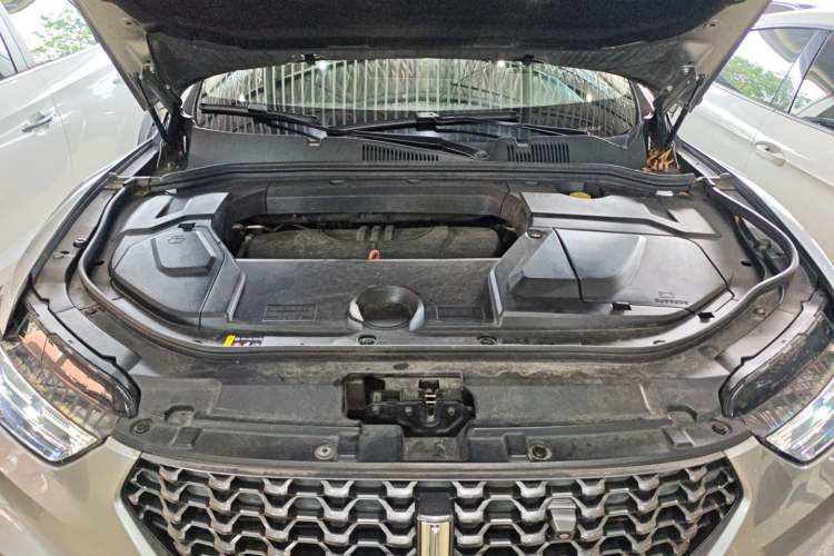 Used Wey VV5 2020 1.5T Two-Wheel Drive Color Pioneer Engine Bay
