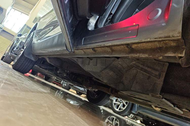 Used Wey VV5 2020 1.5T Two-Wheel Drive Color Pioneer Left Side Sill