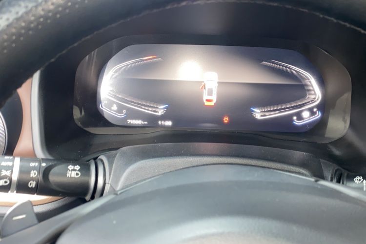 Used Wey VV5 2020 1.5T Two-Wheel Drive Smart Pioneer Odometer Close Up