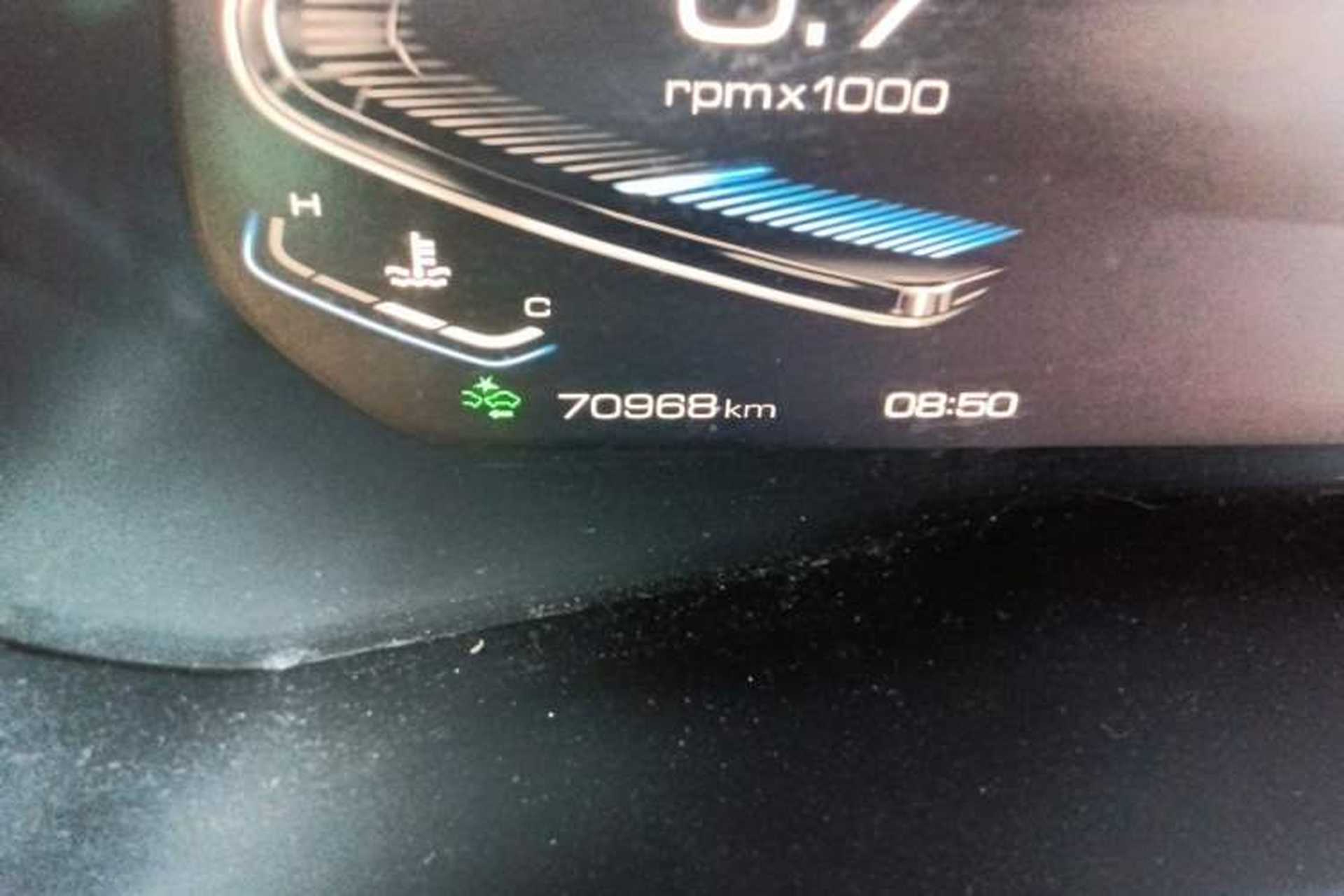 Used Wey VV5 2020 1.5T Two-Wheel Drive Smart Pioneer Odometer Close Up