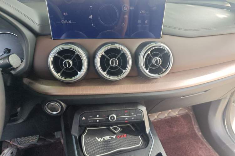 Used Wey VV5 2020 1.5T Two-Wheel Drive Color Pioneer Audio And AC Panel